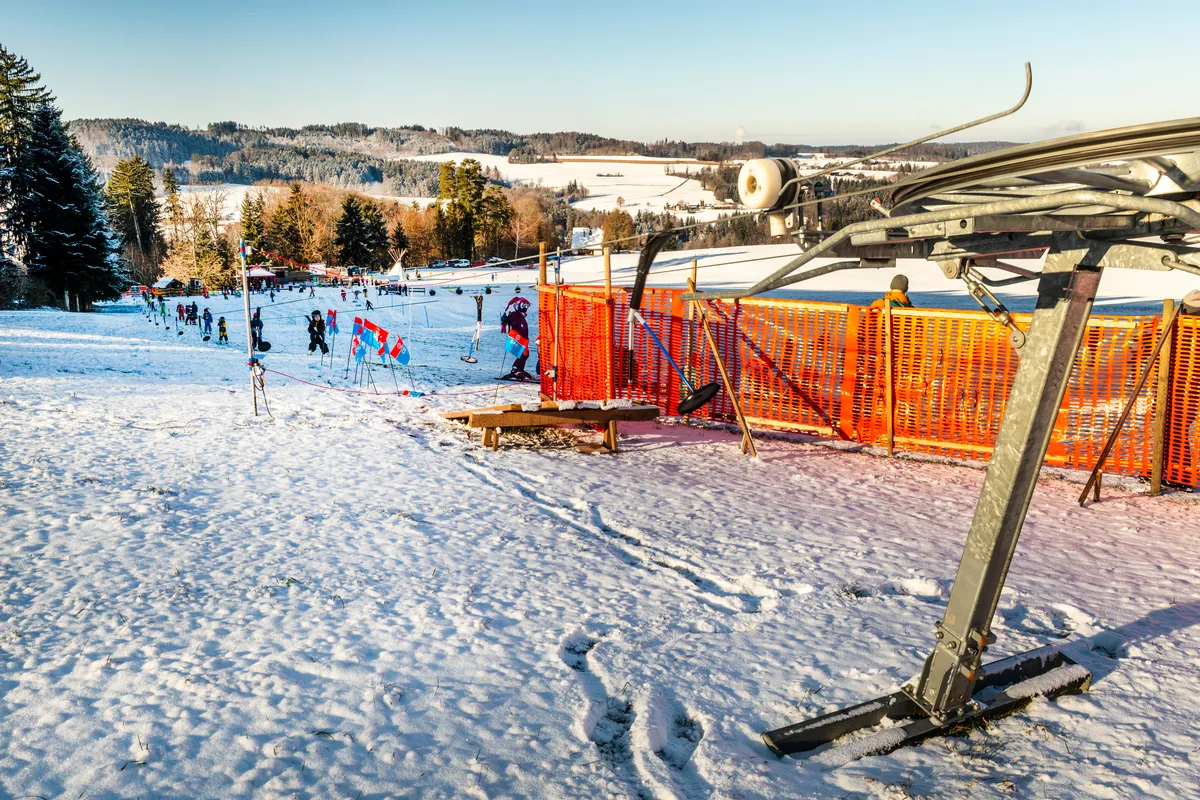 Der Skilift Schafbüel in Wildberg ist als erster in der Region in Betrieb.